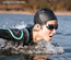 SHOKZ OpenSwim Pro – Casque à Conduction Osseuse Étanche IP68, Bluetooth 5.4 & MP3 32 Go, 9h Autonomie, Micros à Réduction de Bruit – Gris